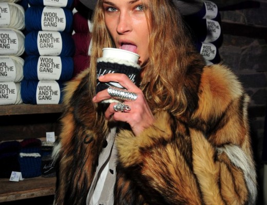 Erin Wasson - Tinuta cu haina de blana si palarie