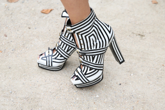 Black and white shoes - Paris Fashion Week Streetstyle looks