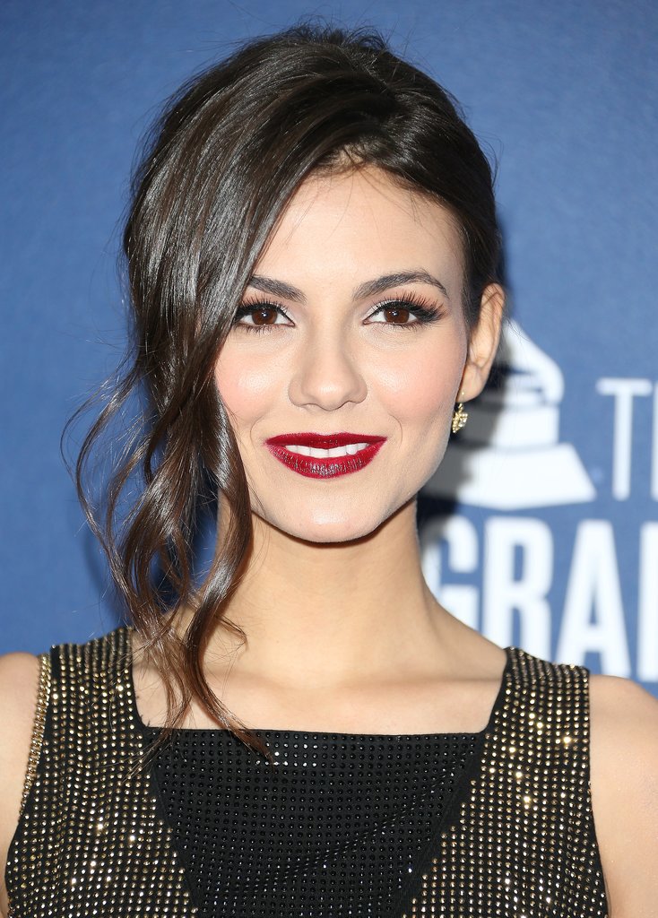 Victoria-Justice-dark-lipstick