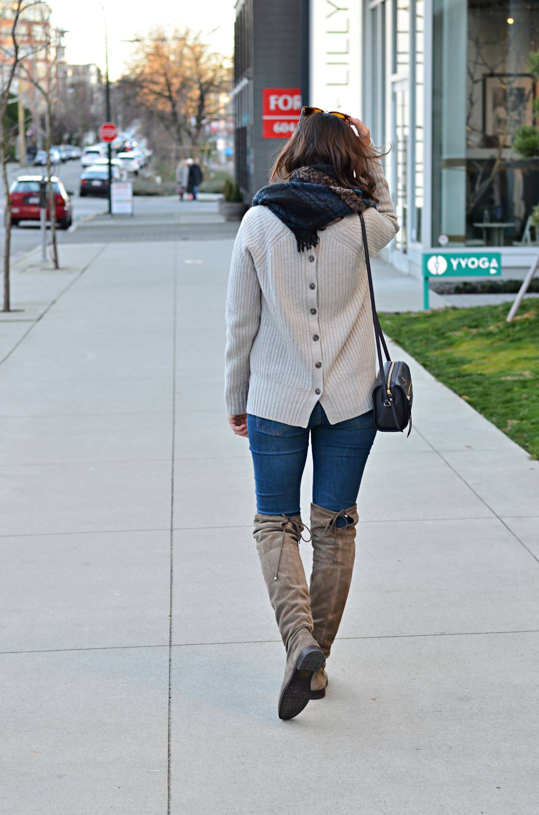 Winter-timeless-items-over-the-knee-boots-casual-outfits