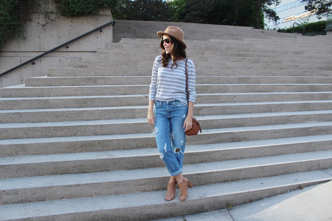 boyfriend-jeans-casual-outfits-summer